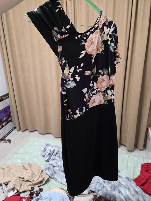 Rochiță mulată cu flori