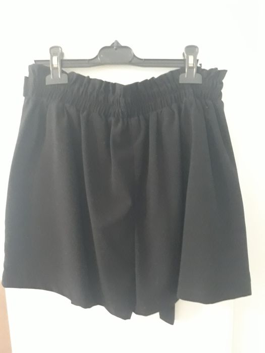 Pantaloni scurți eleganți