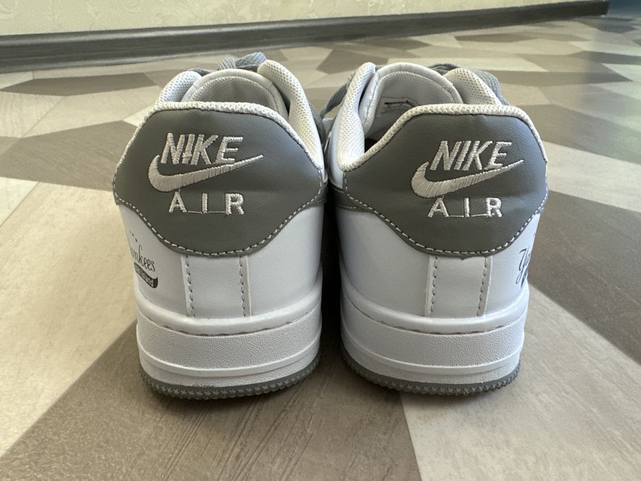 Продам кроссовки Nike