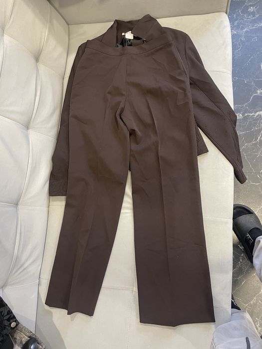 Costum intr o conditie foarte buna