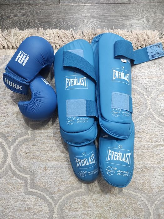 Кимоно, футы, перчатки для карате