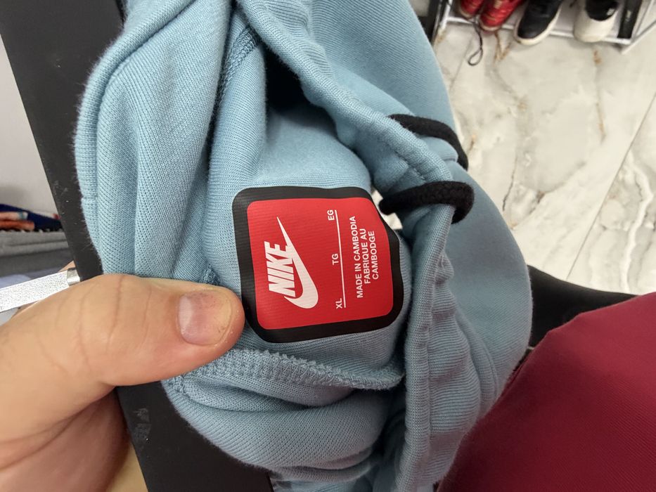 Pantaloni nike tech marimea Xl
