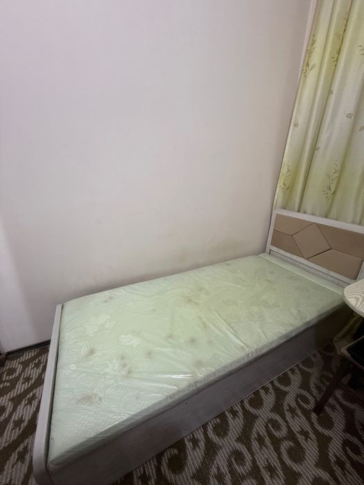 Диван и шкаф для дома