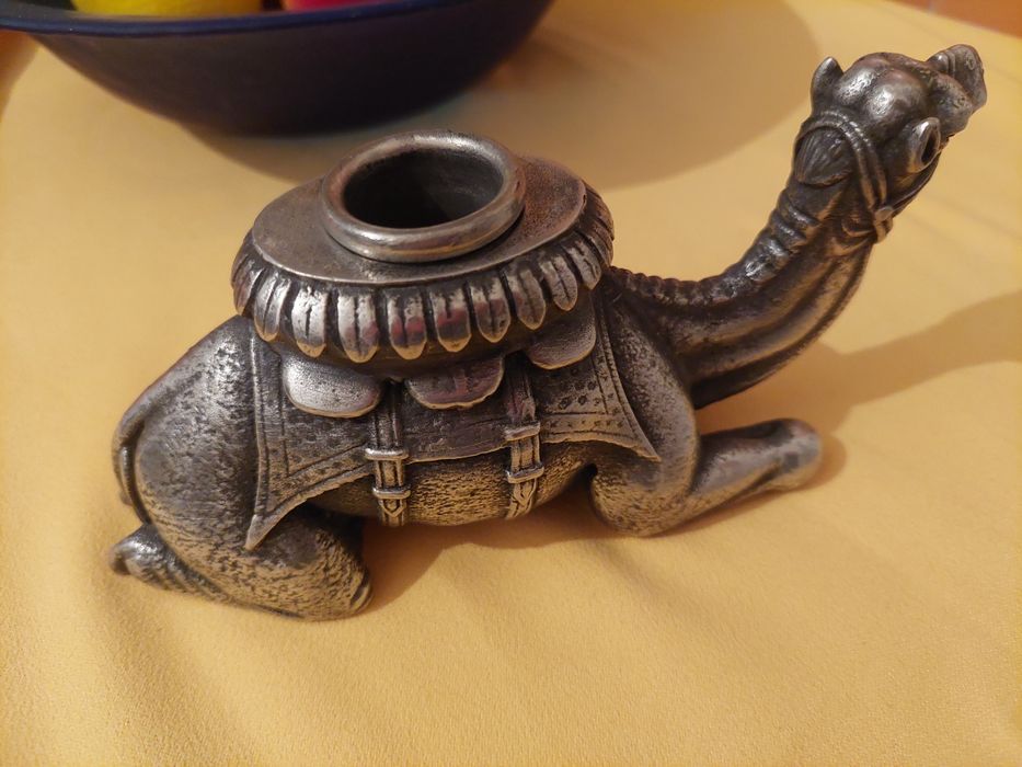 Свещеник камила,