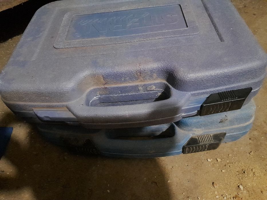 Cutii/genti de plastic si metal, de la scule electrice