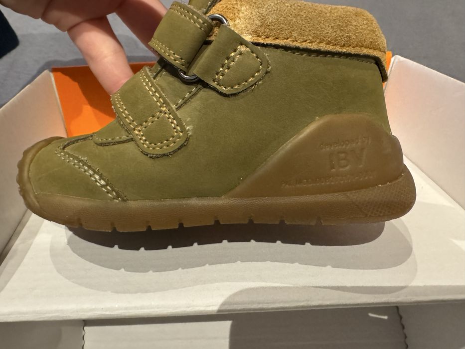 Обувки Biomecanics номер 22