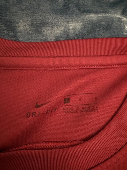 Vand tricou sapunaru purtat de el