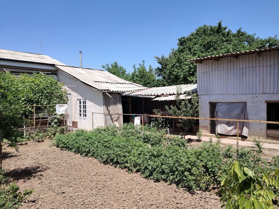 Yaxshi holatda uy sotiladi