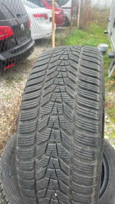 Продавам 4 бр зимни гуми 225/55/18 Hankook winter icept evo 3 x D 2024