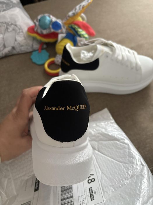 Vând alexander McQueen