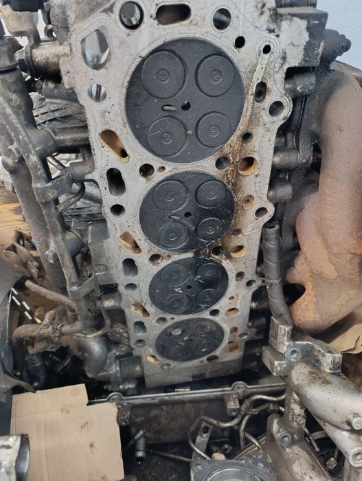 Vând chiuloasa Mitsubishi L200: land rover 3.0 v6 stânga: gama vag 3.0