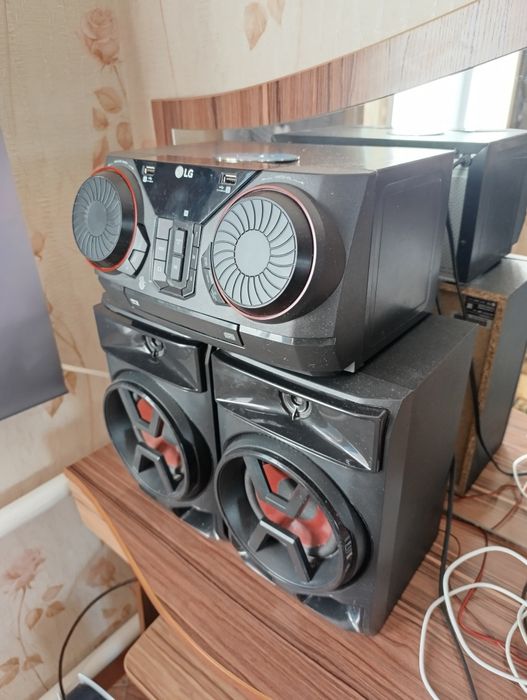 Продам музыкальный центр LG