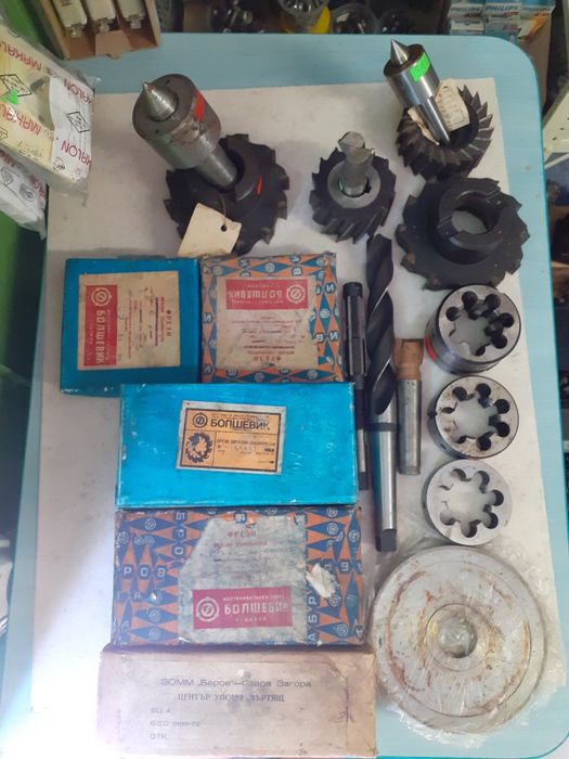 Живачен лампи- 400 W; 250 W; 125 W; - ХАЛОГЕННИ без досега- 300 W;