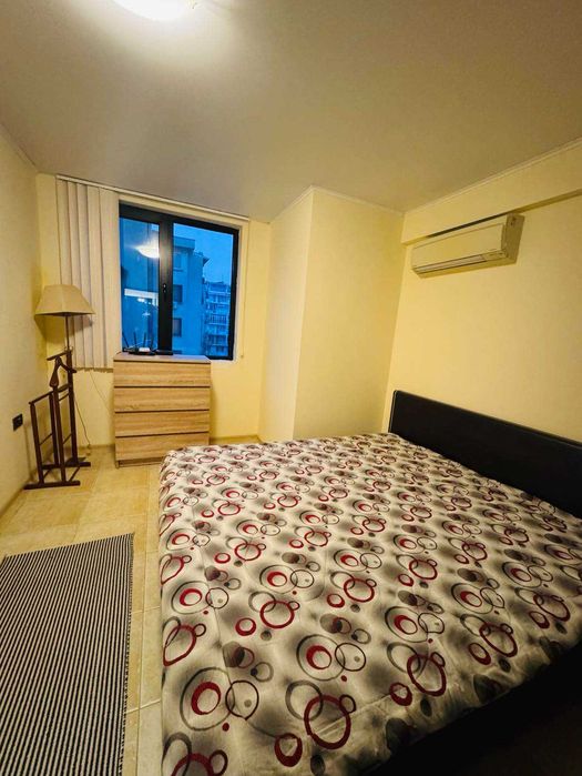 Дава се под наем Двустаен апартамент в Бургас, Център - 80 кв.м за 459 € - Снимка #2