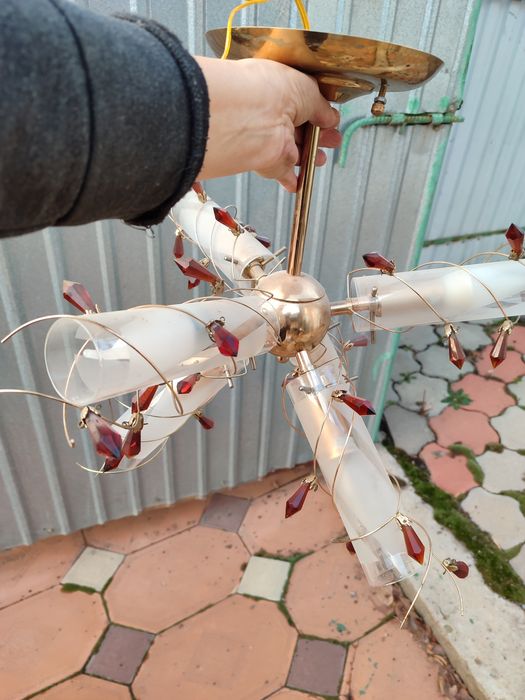 Продам люстры потолочные