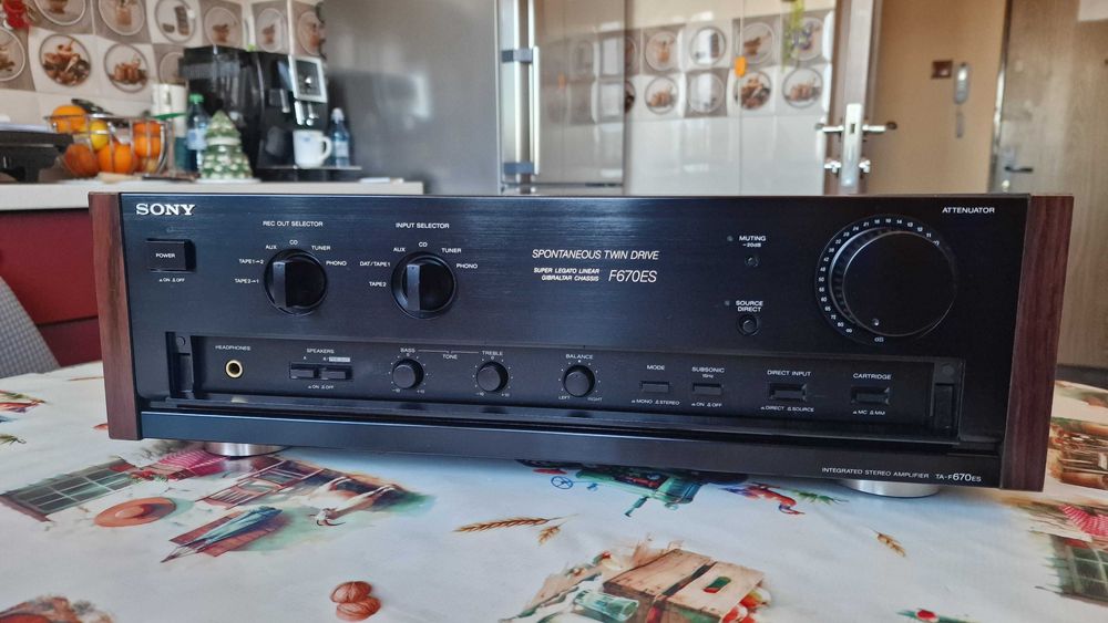 Vand  deck jvc,equlaizer aiwa,amplificator sony,impecabile.