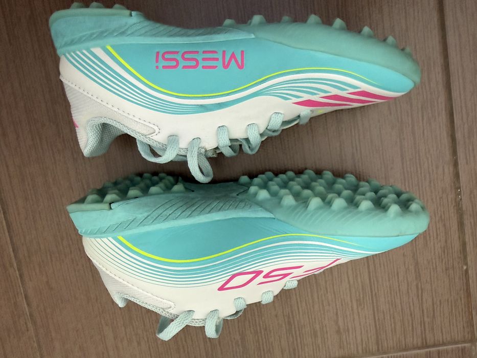 Ghete fotfal pentru copii