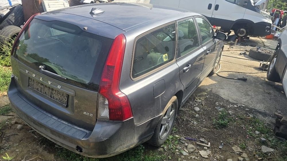 Dezmembrez Volvo V50 2010 2.0d