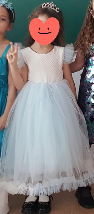 Продам праздничное платье на девочку праздничное