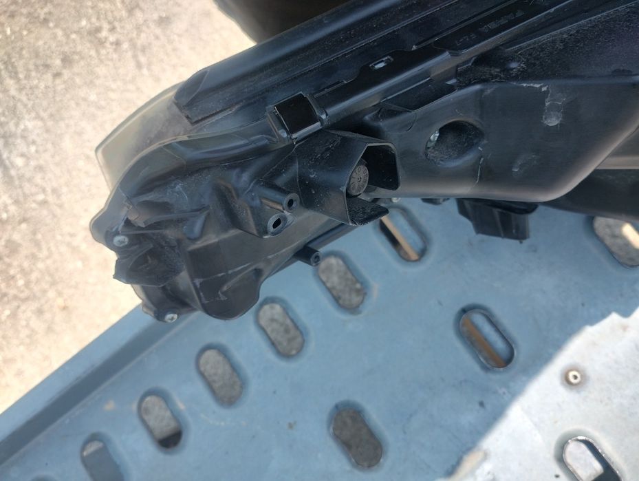 Toyota CH-R фар 2017-2019