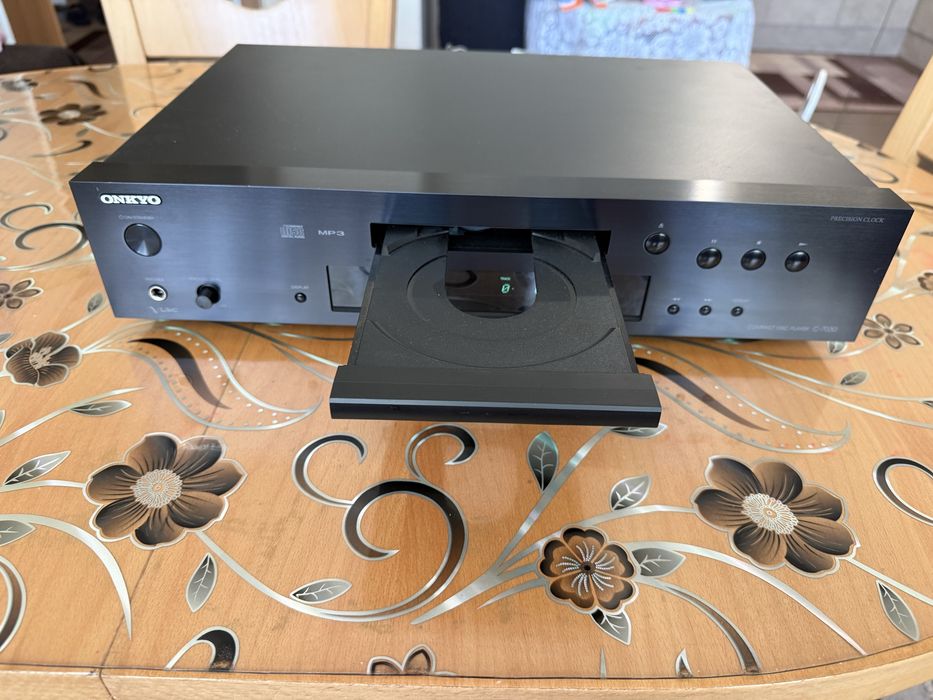 Onkyo C-7030 CD Player