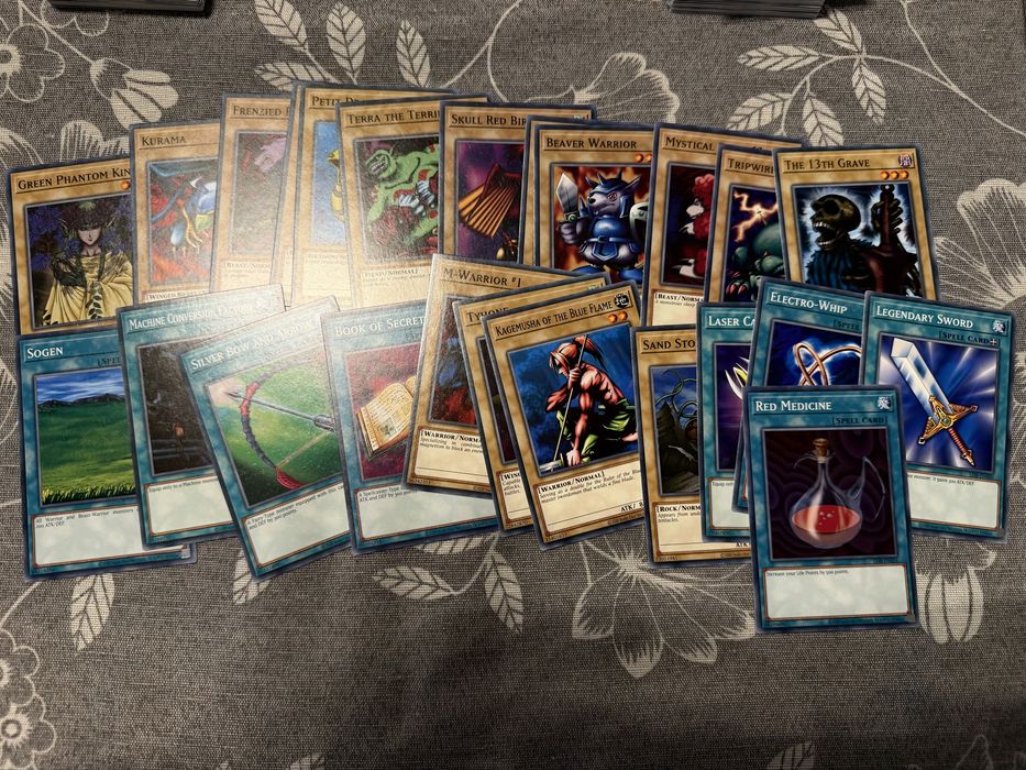 yu gi oh кутия + 250 common cards