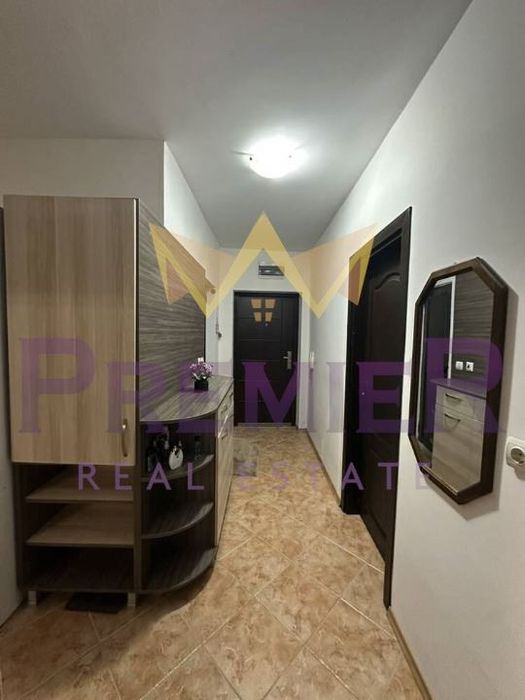 Многостаен в Бургас, Лазур