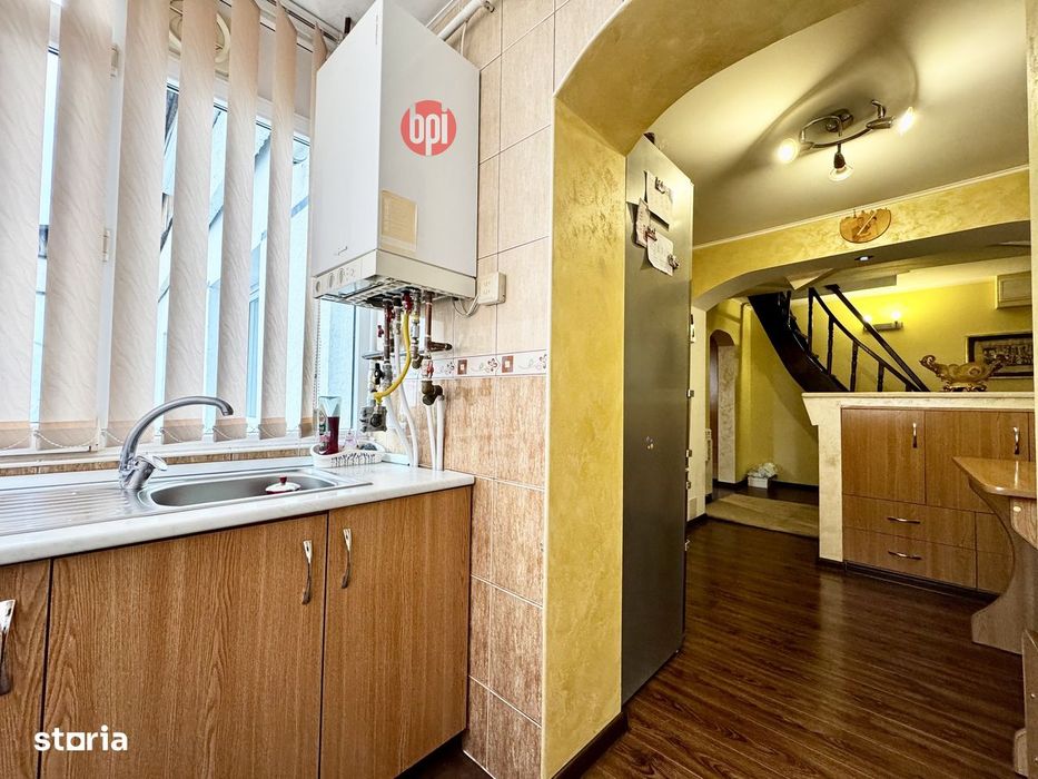 SE VINDE Apartament pe 2nivele situat central in Falticeni, jud. SV