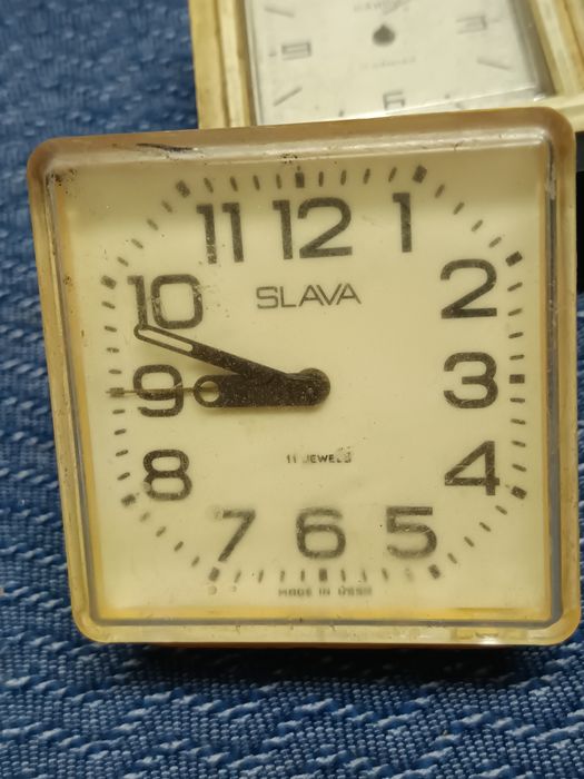 Три механични будилника