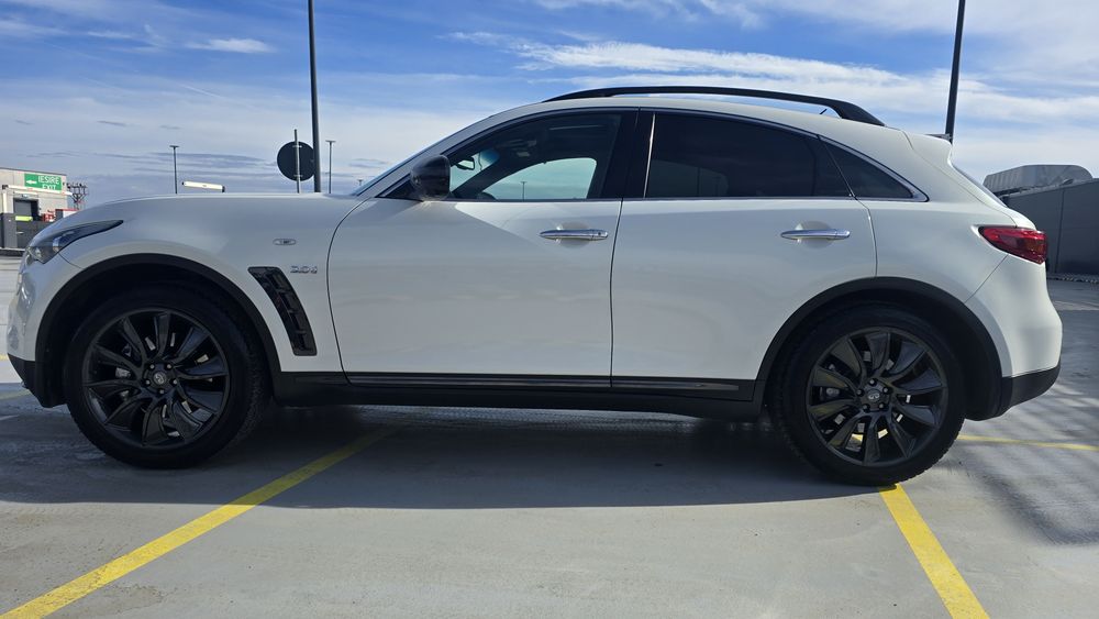 Infiniti QX70 2016