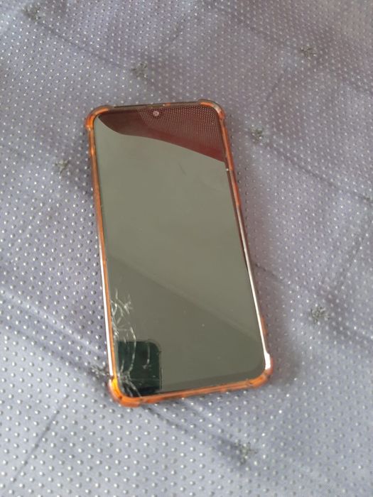 Самсунгн А40 смартфон