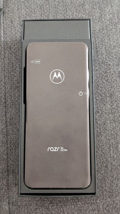 Телефон Motorola Razr 50 ultra 512GB ЗЕЛЕН