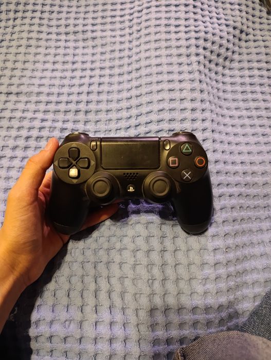 Продам Playstation 4