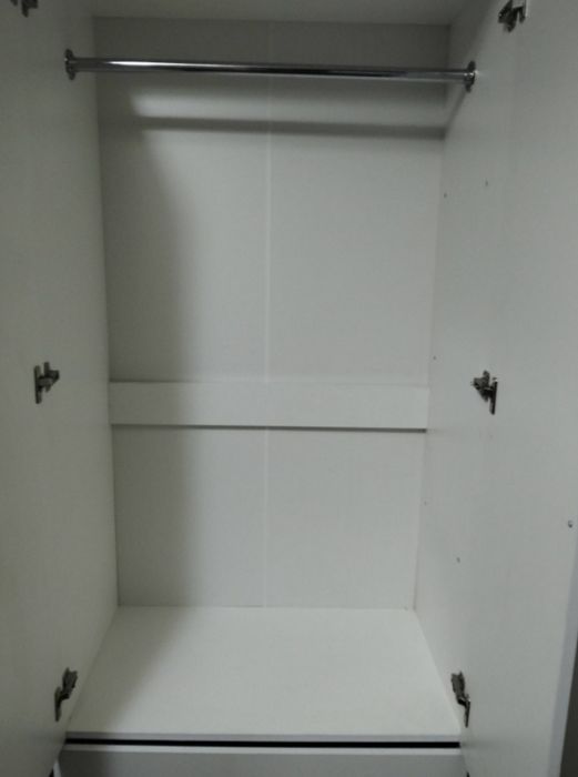 Шкаф с зеркалом продам