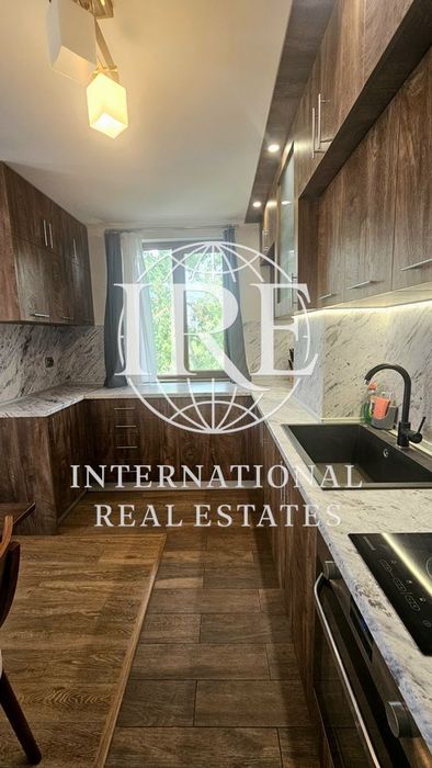 Продава се Тристаен апартамент в Варна, Възраждане 3 - 101 кв.м за 1976 €/кв.м - Снимка #2