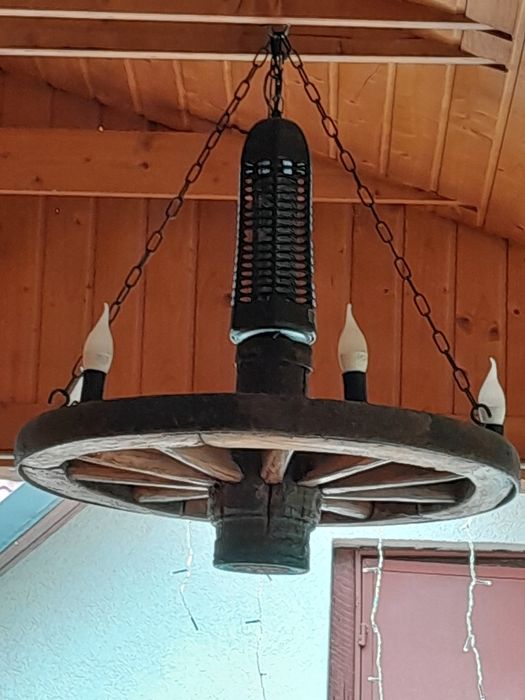 Vand candelabru din roata de car pentru terasa