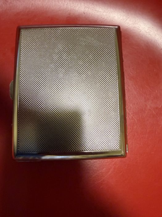 Tabacheră elegantă inox..
