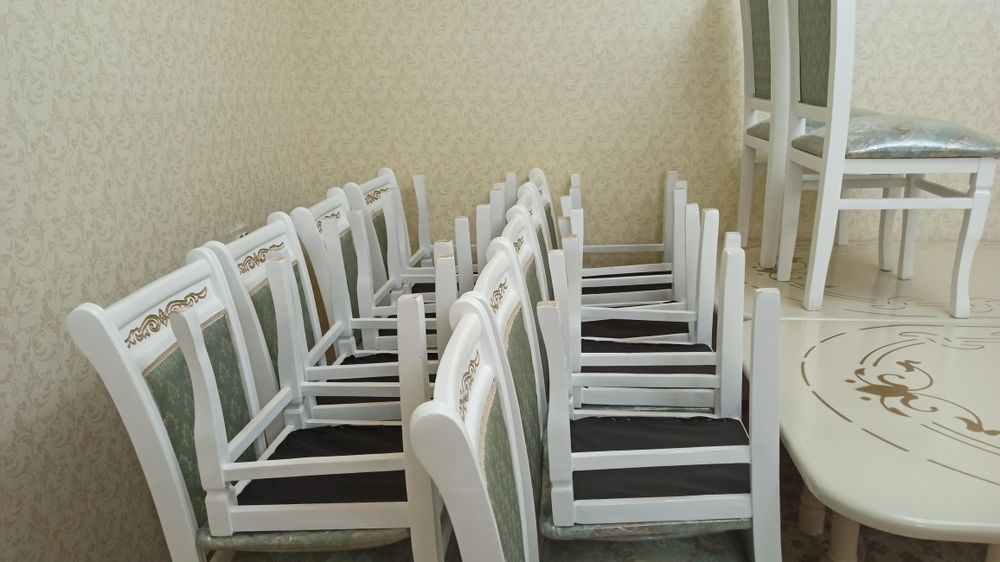 Гостиный стол со стульями ! ! !