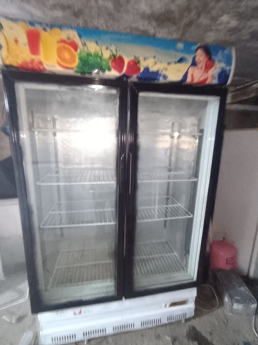 Продам холодильник витрины
