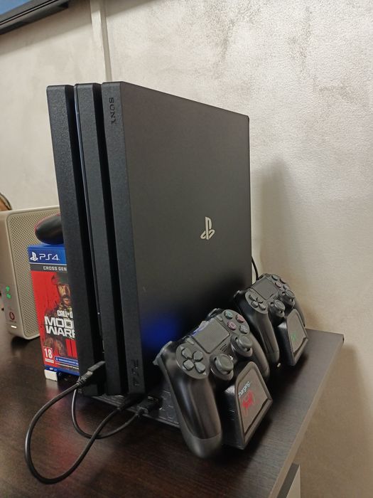 Consolă PS 4 Pro