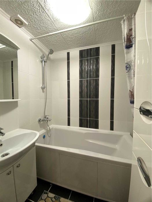 2 комнатная с ремонтом, возле Евразии.