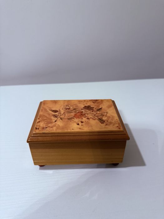 Cutie de bijuterii vintaje