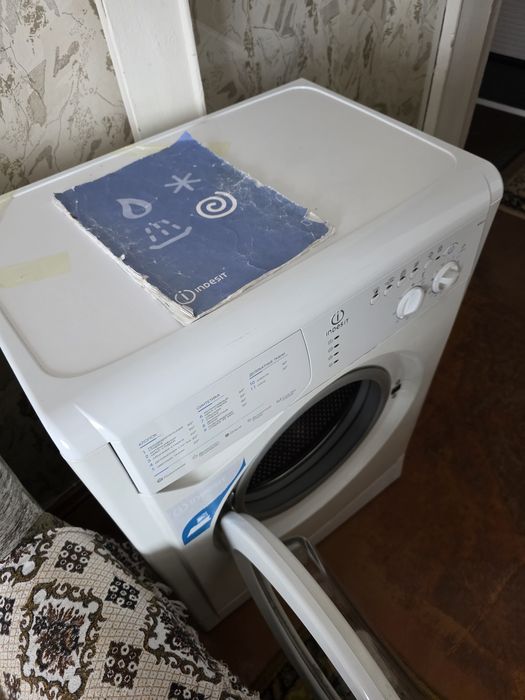 Стиральная машина Индезит.