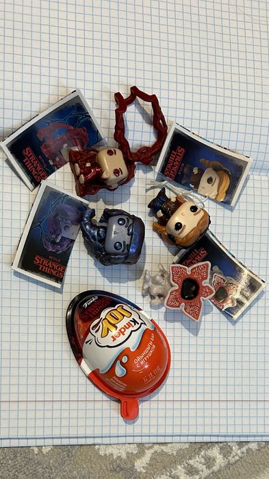 Игрушки киндер джой очень странные дела