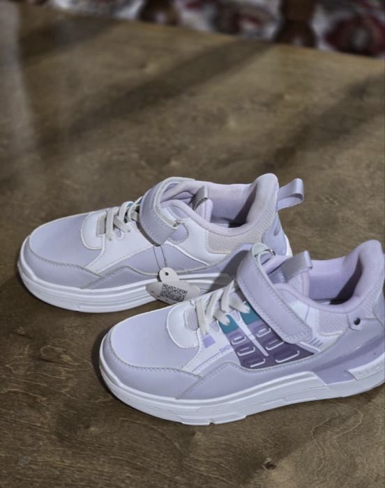 Кроссовки детские новые