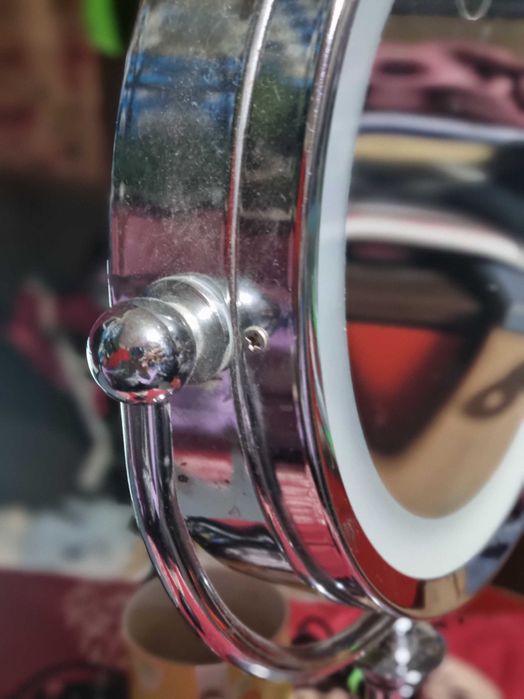 vind oglinda cu lupa si lumina