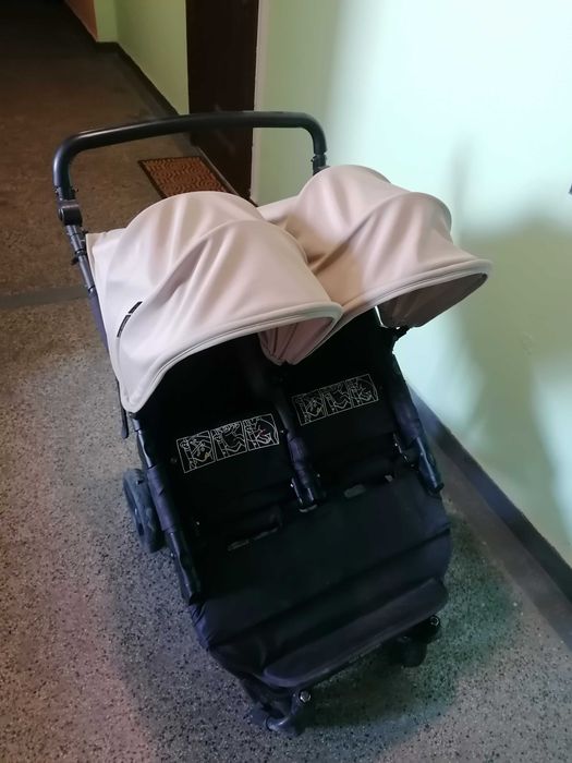 Количка за близнаци