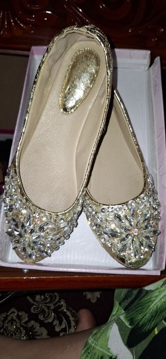 Kelinchaklar uchun tufli