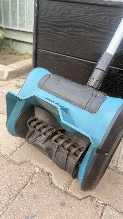 Продаю снегоуборочную лопату