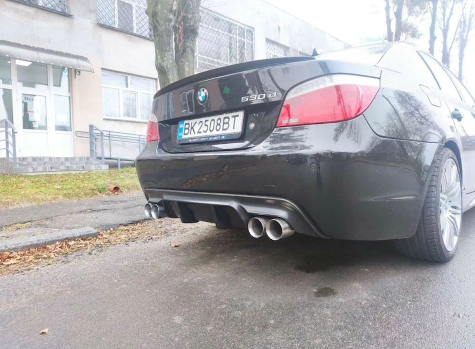 Difuzor bara spate prelungire lip BMW Seria 5 E60 negru lucios